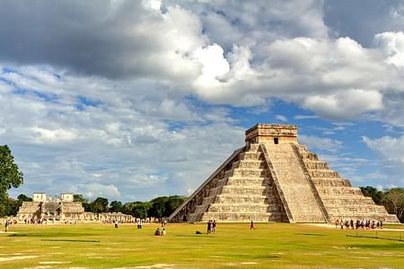 Private Chichen Itza, Valladolid & Ik Kil Cenote Tour with Lunch