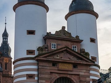 Guided Tour of Paulskirche in Frankfurt's Historical Context