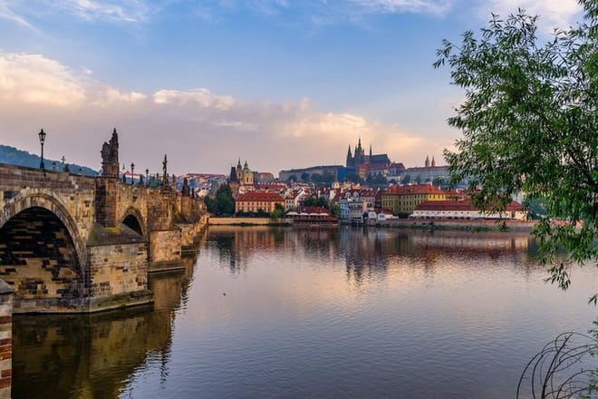 Prague DeLuxe Tour: Views, Hidden Gems, Tastings & River Cruise