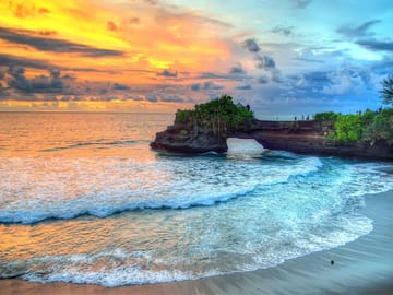 Batu Bolong Tanah Lot Sunset