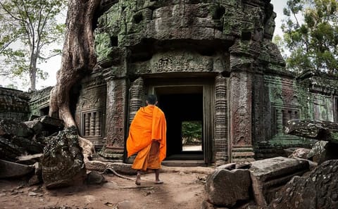 Private sunrise tour to Angkor Wat & other highlights with Professional Guide.