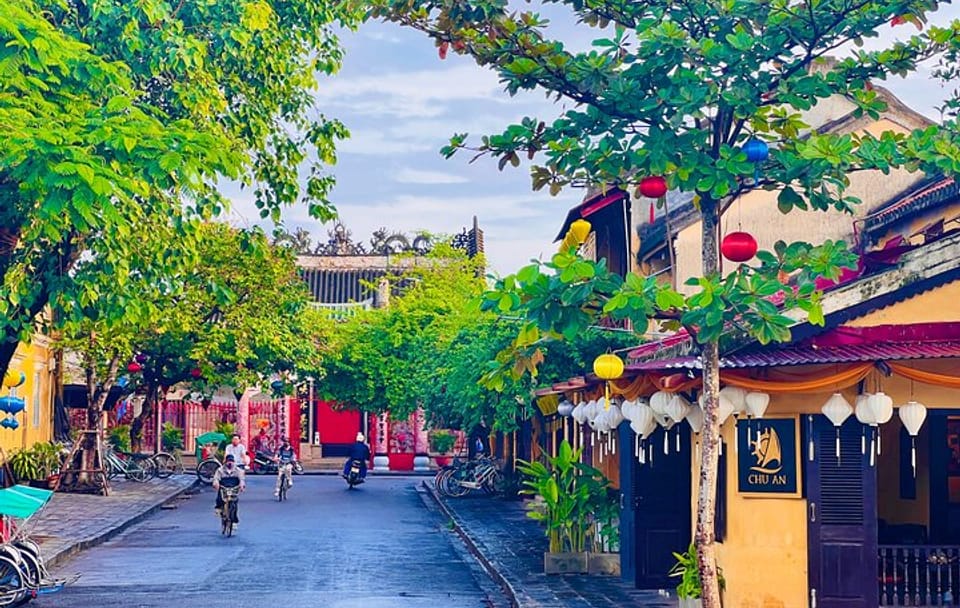 Cultural Morning Tour of Hoi An with Breakfast and Market Visit