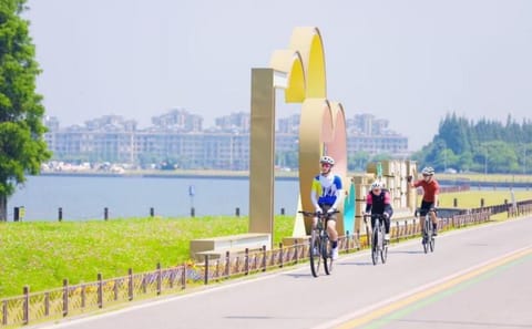Cycling Tour of Dianshan Lake and Yuandang Rainbow Bridge