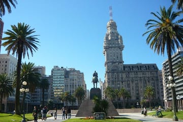 2-Days and 1 Night visiting Colonia and Montevideo