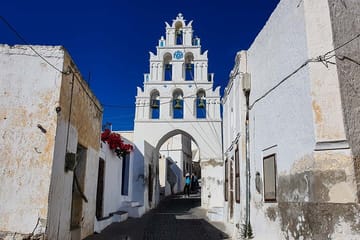 Private 6-Hour Santorini Tour: Explore Akrotiri and Perissa