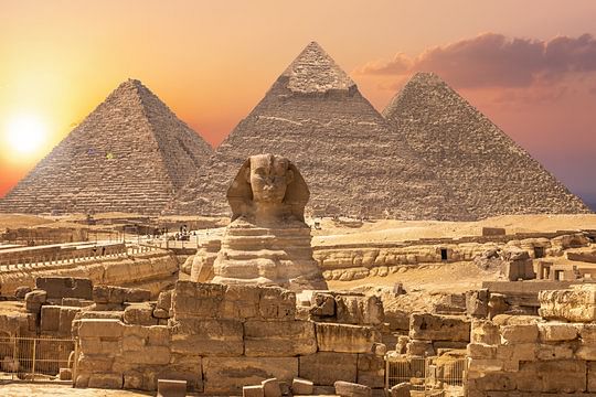 Cairo Day Tour from Sharm El Sheikh: Pyramids, Museum & Bazaar Experience