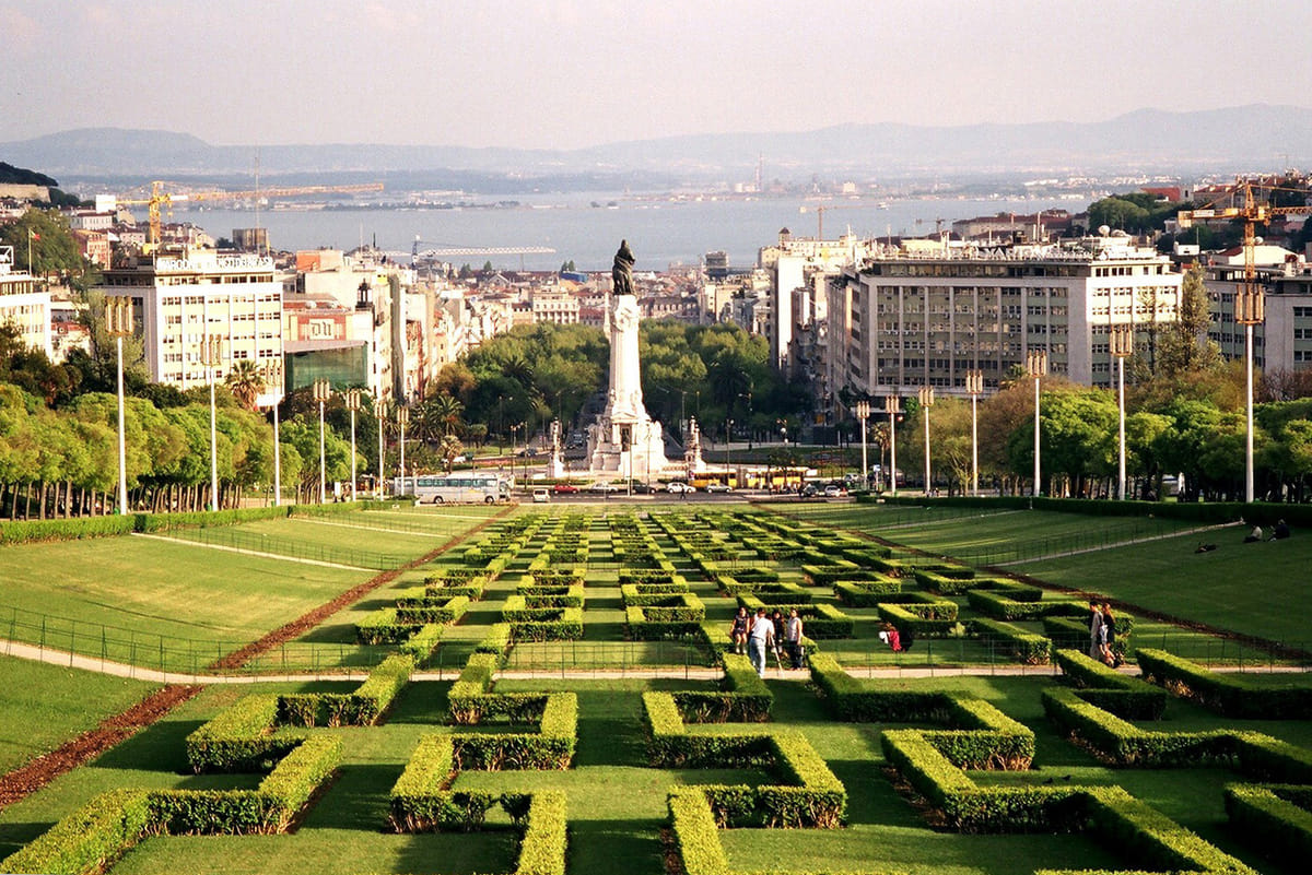 Lisbon Afternoon: Private Tour with Monuments and Fado Dinner