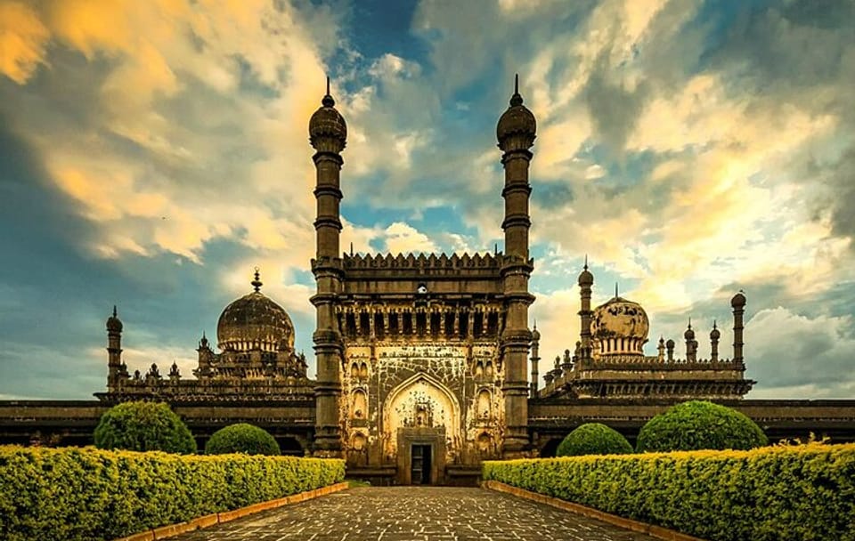 Hyderabad to Bijapur: Three-Day Architectural Tour