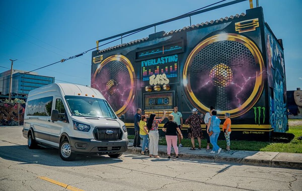 Small group Miami City Tour–Discover Miami like a VIP (14pax)