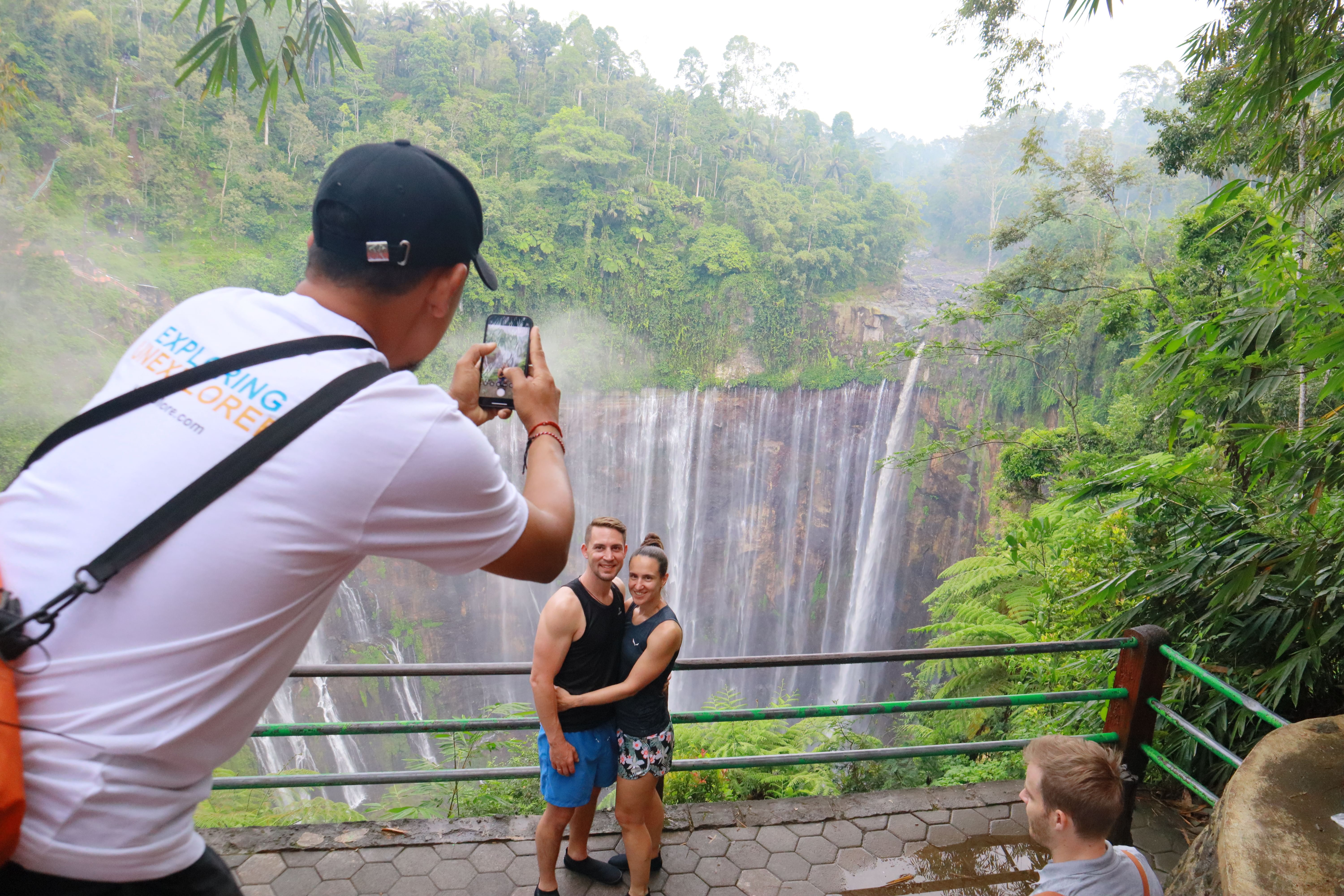 프로볼링고 출발: 툼팍 세우 폭포 & 보로부두르 프람바난 가이드 투어