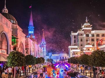 Antalya Land of Legends Night Show with Hotel Transfer