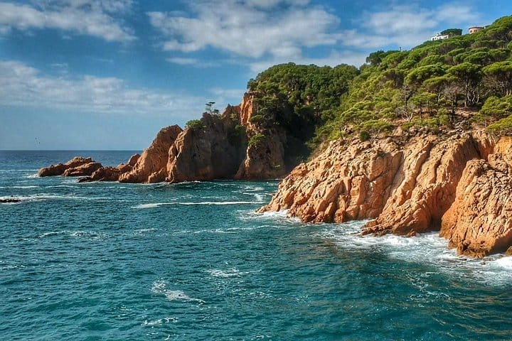 The rugged coastline provides excellent kayaking environment.