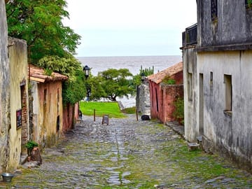 Small-Group Cultural Day Trip to Colonia del Sacramento