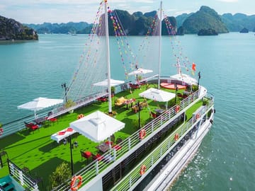 Luxury Ha Long Bay Cruise with Jacuzzi and Kayaking