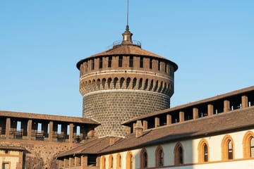 Professional Photoshoot Experience at Sforzesco Castle, Milan