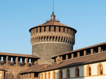 Professional Photoshoot Experience at Sforzesco Castle, Milan