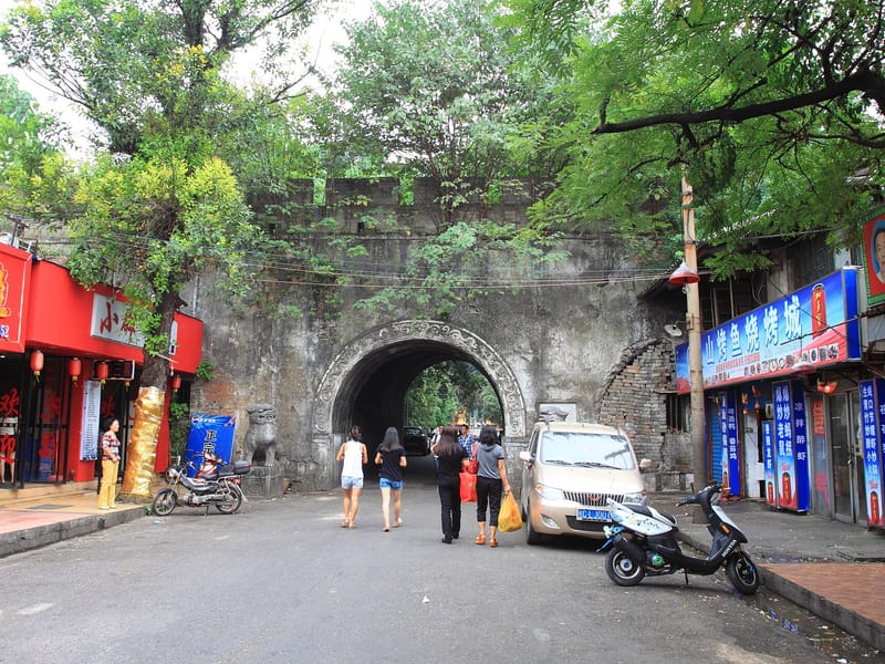 Guilin: Jingjiang Princes' City, Duxiu Peak & Old City Private Day Tour