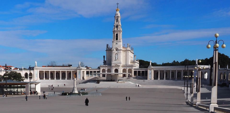 Lisbon’s Fátima, Nazaré & Óbidos: Guided Cultural Adventure Tour