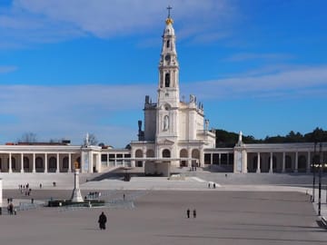 Lisboa: Sintra with Palácio da Pena, Cascais & Estoril Day Tour