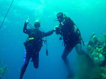 Coxen Hole 2 Tank Dive and Boat Sightseeing Tour