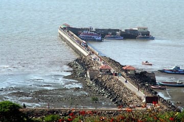 Cultural Overland Tour from Mumbai to Delhi with Agra and Ajanta