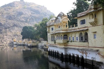 2 Days Bundi Privete Tour from Jaipur with Pottery and Crafts (Theekarda)Village