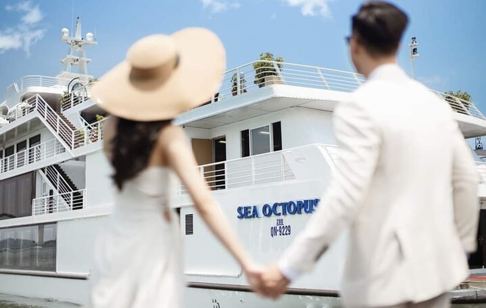 Luxury Halong Bay Day Cruise with Street Food Experience