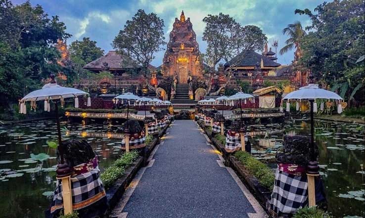 Uluwatu Temple and Kecak Sunset Dance