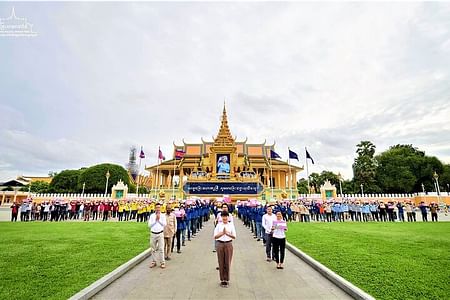 Private Full-Day Phnom Penh Tour: Royal Palace, Killing Fields & More