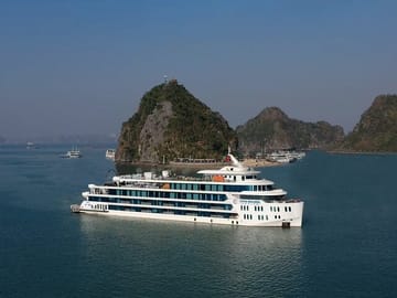 Halong Bay – 1-Day Luxury Tour with Pool & Buffet Lunch from Hanoi
