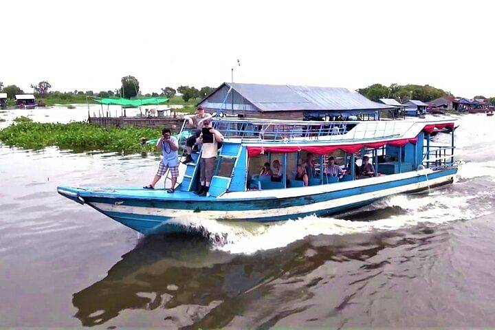 Private Wooden Boat Cruise from Siem Reap to Battambang