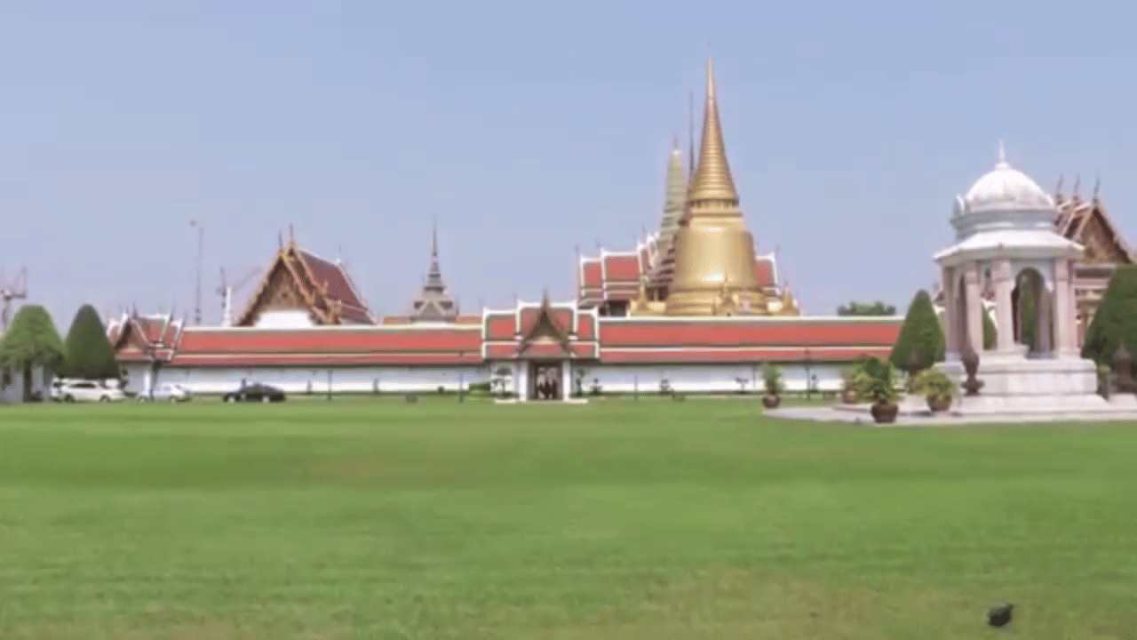 Bangkok Temple & Market Walking Tour: Grand Palace, Wat Pho & Wat Arun 2