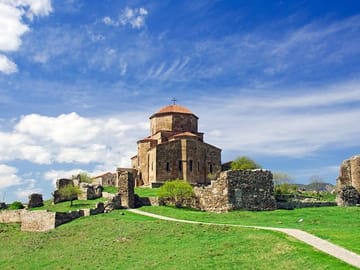 4 Full days in Georgia with private tour, free aiport