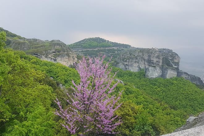Easy Hiking Adventure at Meteora 10