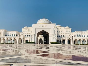 Abu Dhabi Cultural Tour: Sheikh Zayed Mosque and Emirates Palace