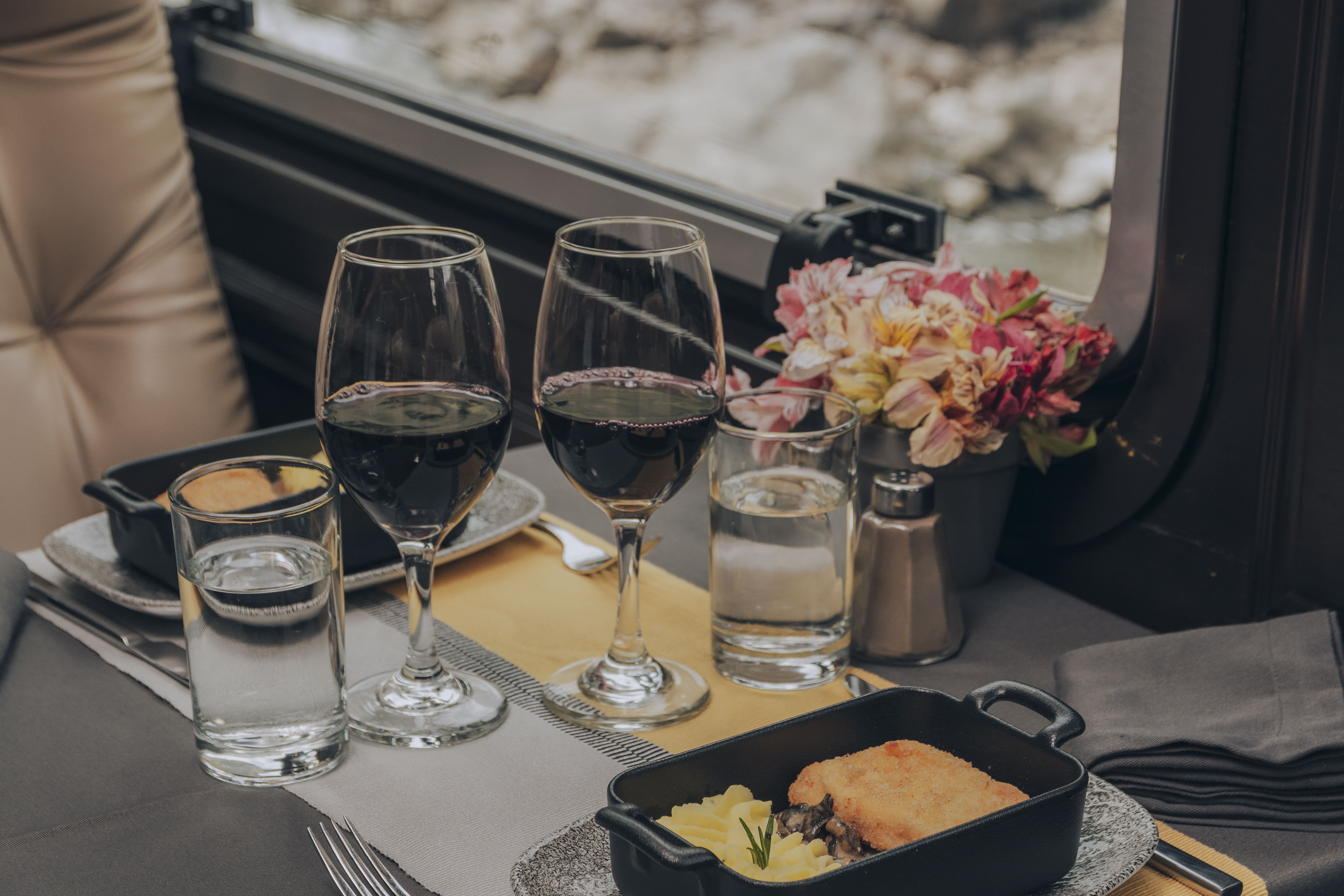 Tren de primera clase de Inca Rail