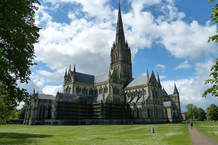 Windsor, Stonehenge & Salisbury Cathedral Private Tour with Pass 6