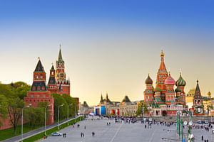 Moscow: City walking tour, lunch & Kremlin Museum