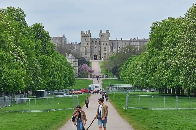 Transfer from Southampton to Heathrow via Stonehenge and Windsor 7