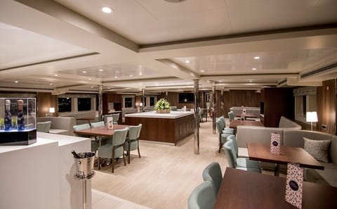 VIP Day Cruise from Athens to Hydra, Poros, and Aegina