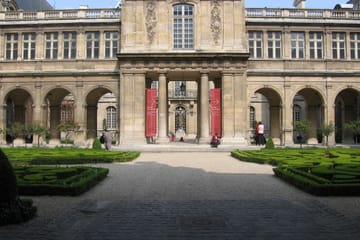Walking Tour of the Marais: Fashion, Food, and Culture