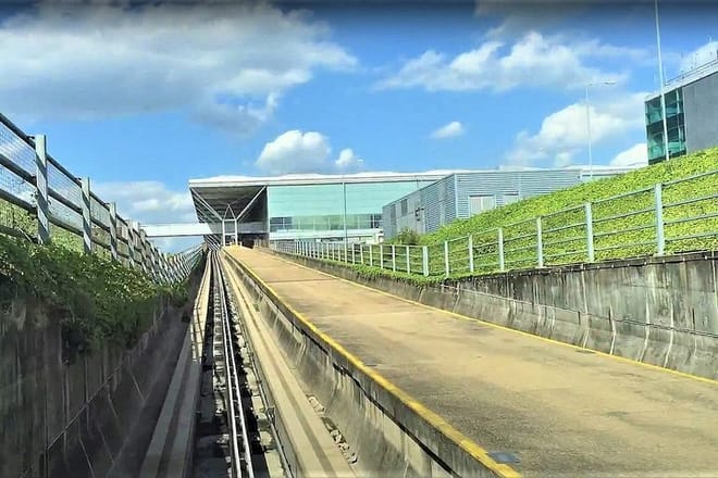 London Stansted Airport Private Transfers to/from London (Postcode E1 to E14) 8