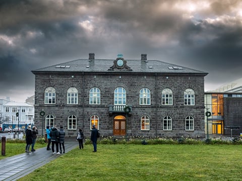 A picture of the parliament building in downtown Reykjavik