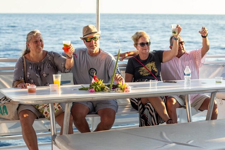 Los Cabos Mexican Flavors Sunset Cruise with Open Bar 10