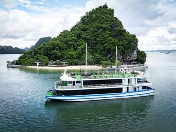 Luxury Ha Long Bay Day Cruise: Caves, Island, Kayak& Buffet Lunch