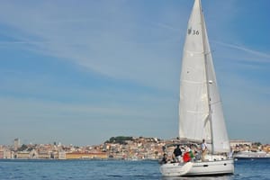 Lisbon Old town Sailng Cruise- 2h Small Group Tour, with a drink included