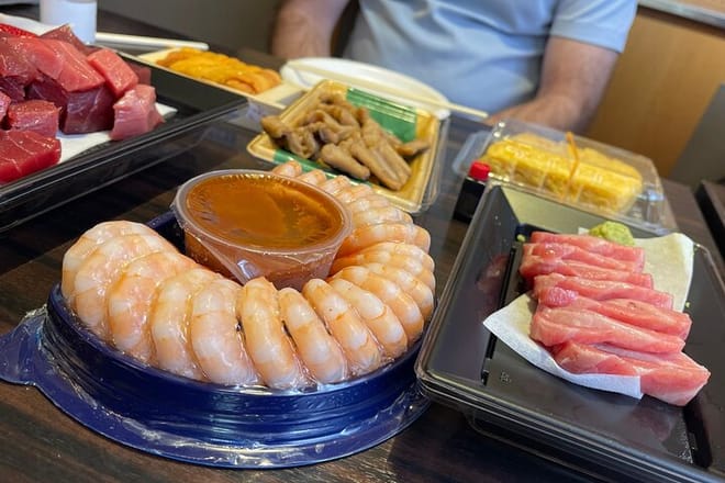 Classic Tsukiji Food Tour photo 2