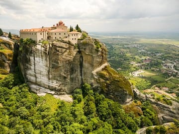 Day Tour from Athens to Meteora and Vergina with Dinner