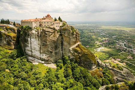 Meteora & Vergina: Scenic Monasteries and Royal Tombs Tour