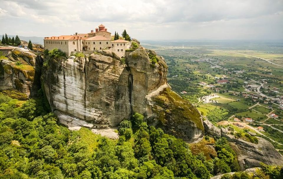 Day Tour from Athens to Meteora and Vergina with Dinner